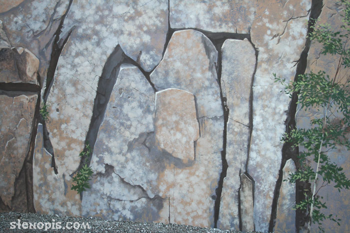 Карельские скалы в наружной росписи стены