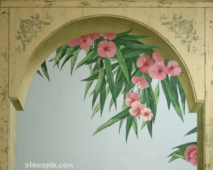 Роспись стен. Арка деревянного окна с цветами