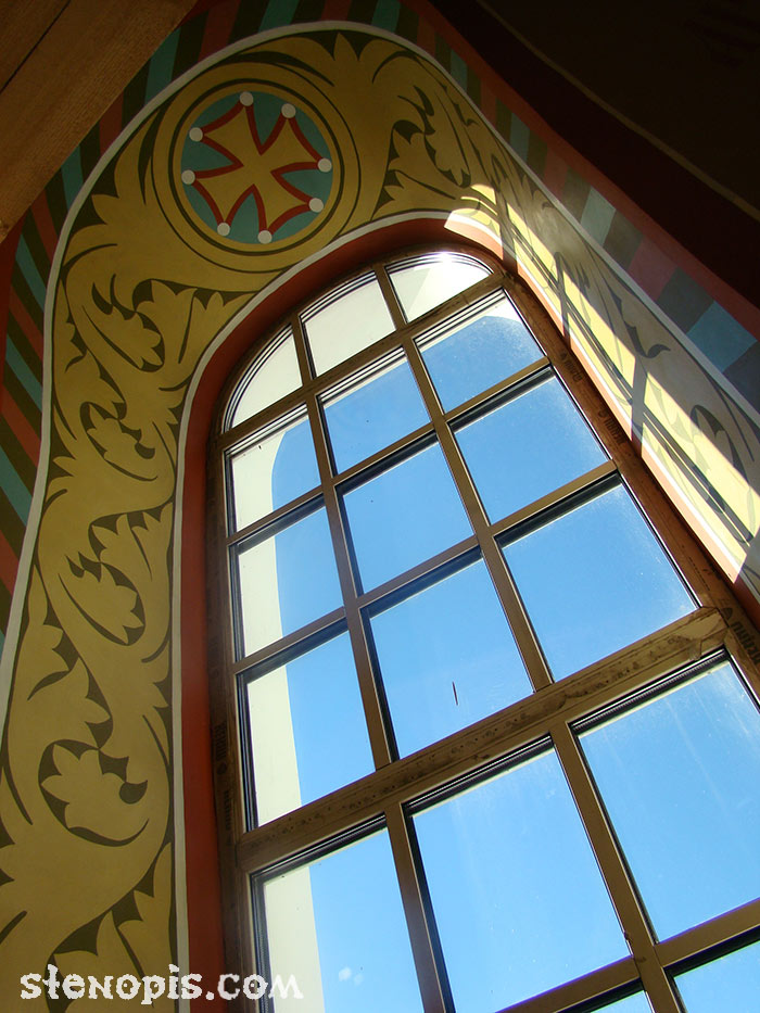 Орнамент в окнах собора