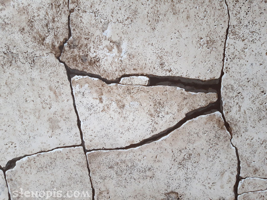 Роспись стены - камень с трещинами